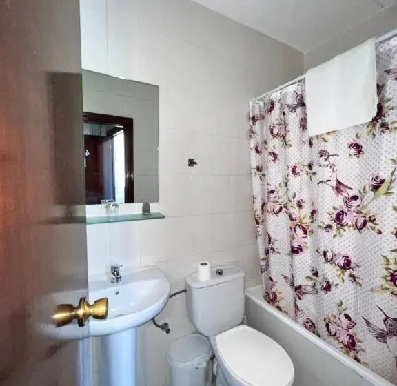 هتل Hostal Río Paraná