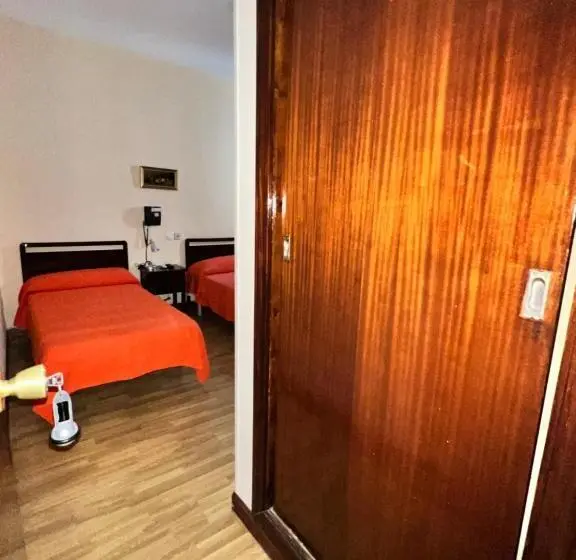 هتل Hostal Río Paraná