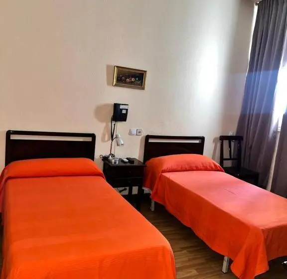 هتل Hostal Río Paraná