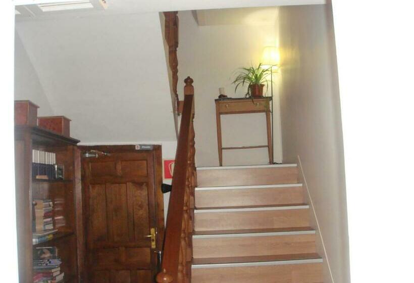 هتل Hostal Riesco