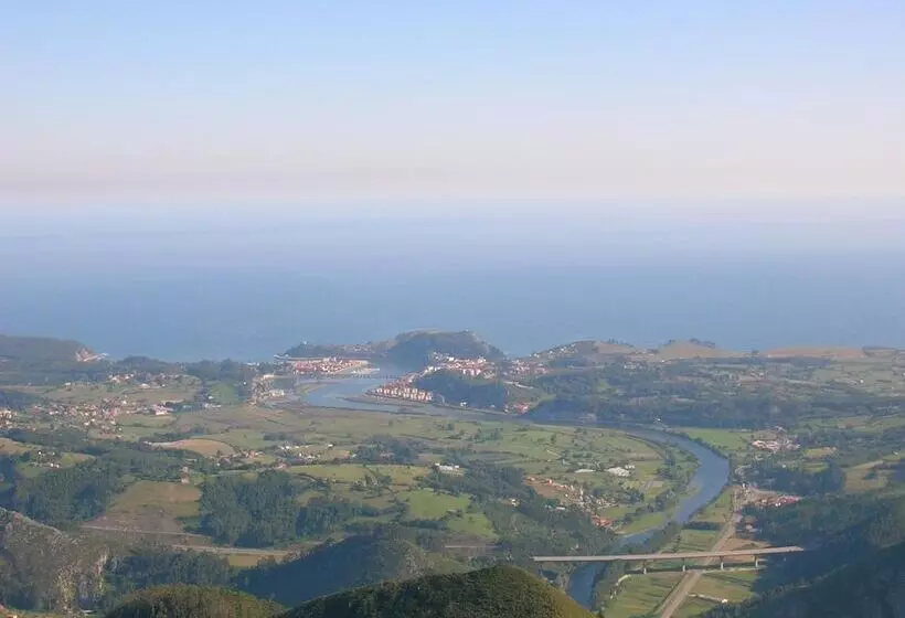 בית מלון כפרי Camangu