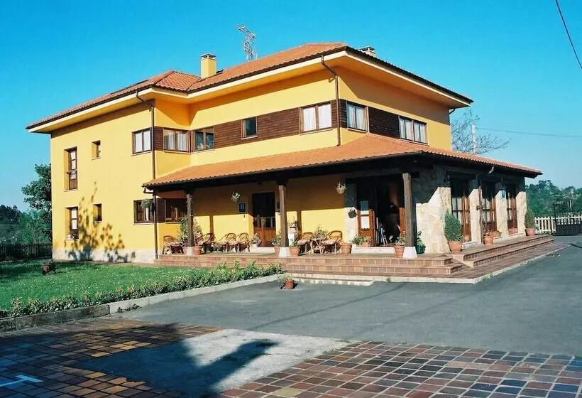 בית מלון כפרי Camangu