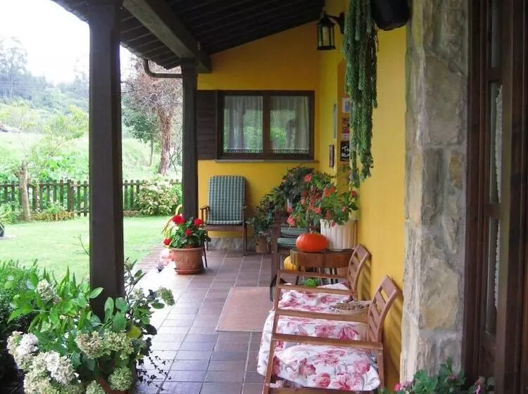 בית מלון כפרי Camangu