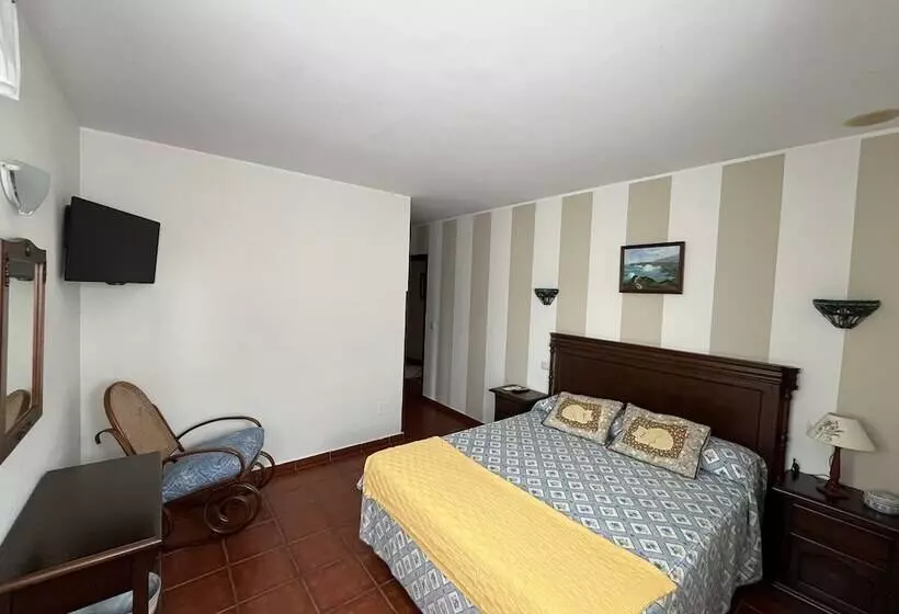 בית מלון כפרי Camangu