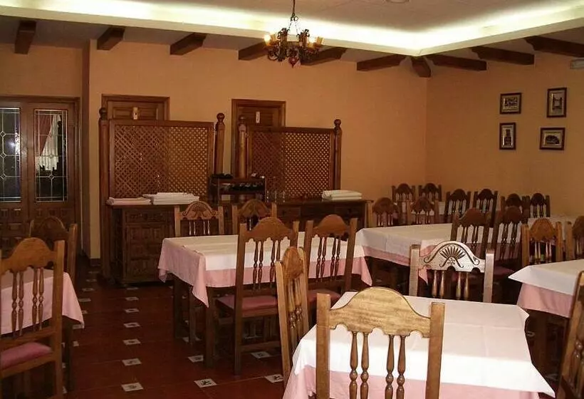 فندق Hostal Alfonso Vi
