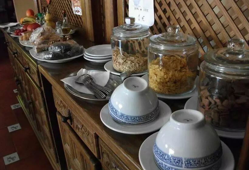 فندق Hostal Alfonso Vi