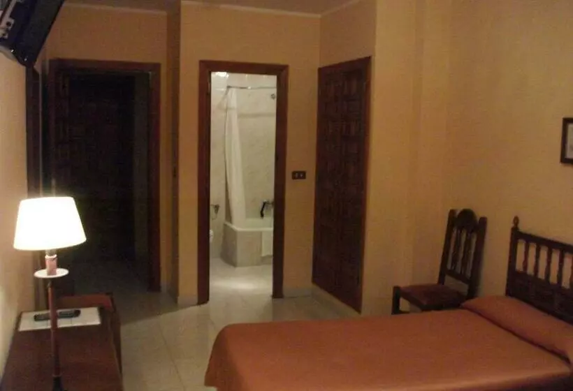 فندق Hostal Alfonso Vi