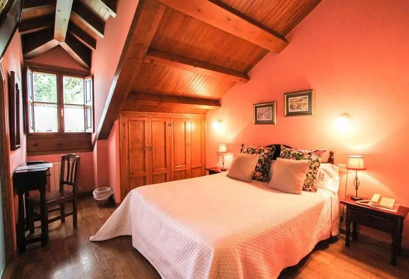 Hotel La Biesca Sebreñu