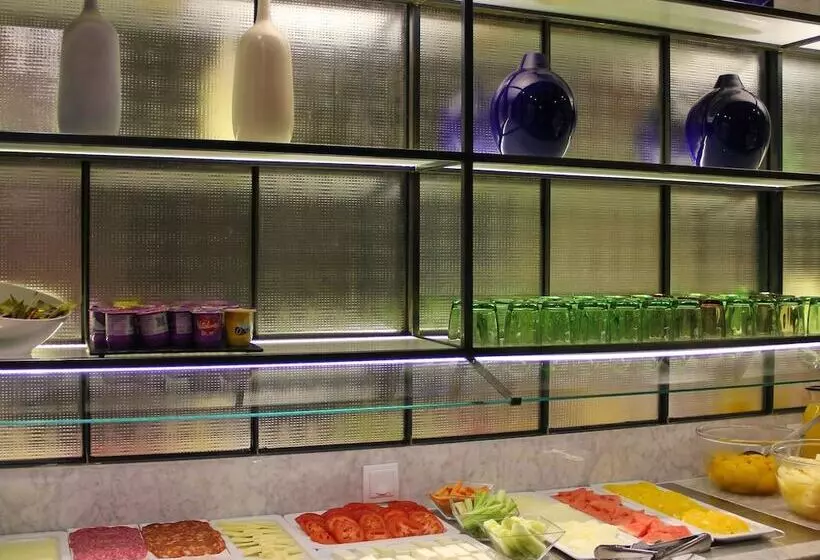هتل Mercure Madrid Centro