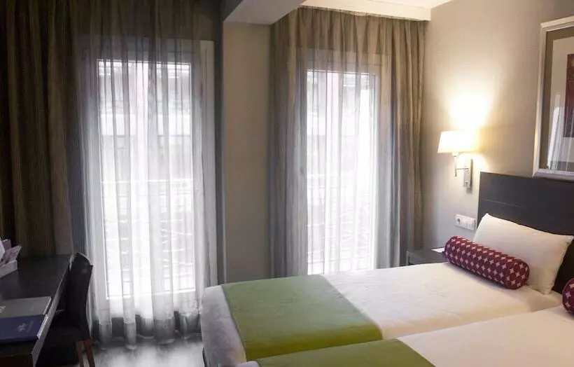 هتل Mercure Madrid Centro