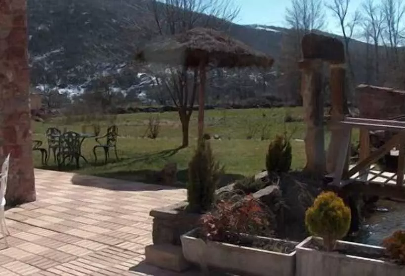 Отель Tierra De La Reina