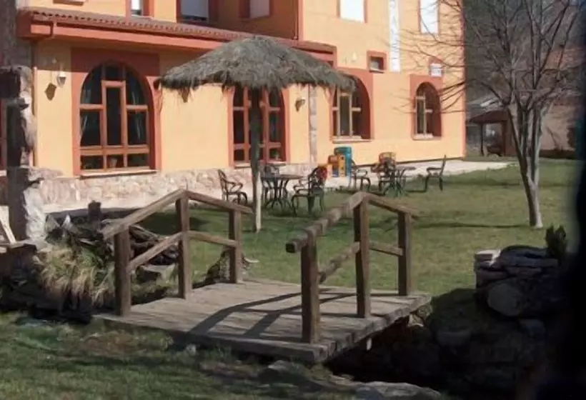 Отель Tierra De La Reina