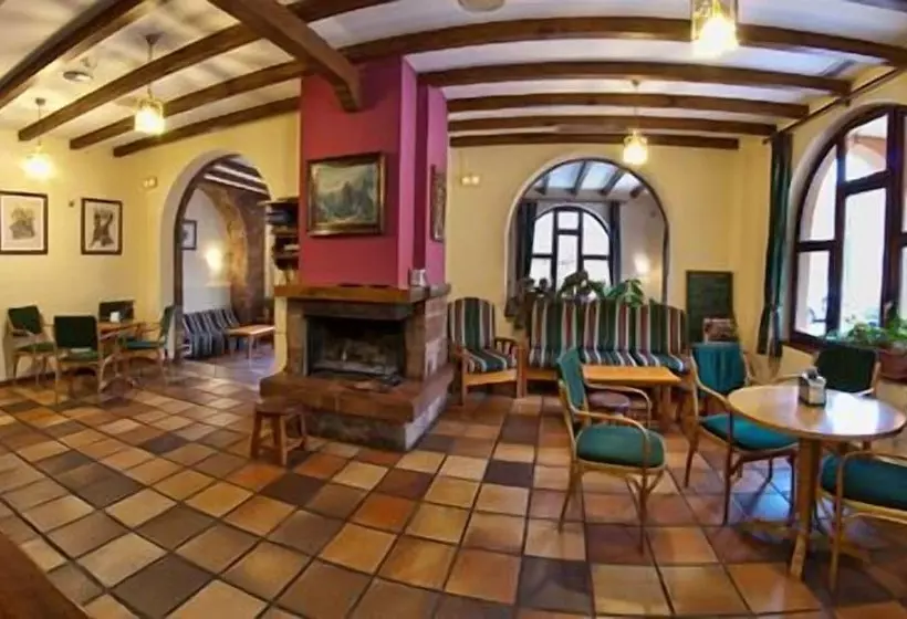 Отель Tierra De La Reina