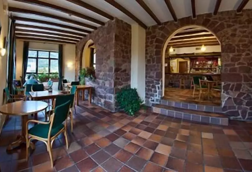 Отель Tierra De La Reina