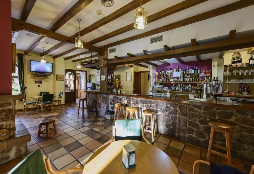 Отель Tierra De La Reina