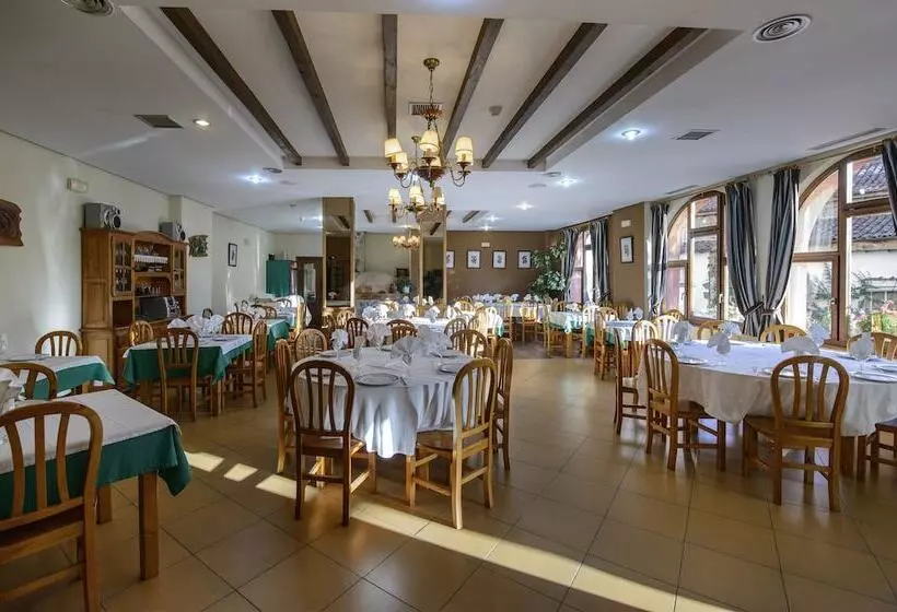 Отель Tierra De La Reina