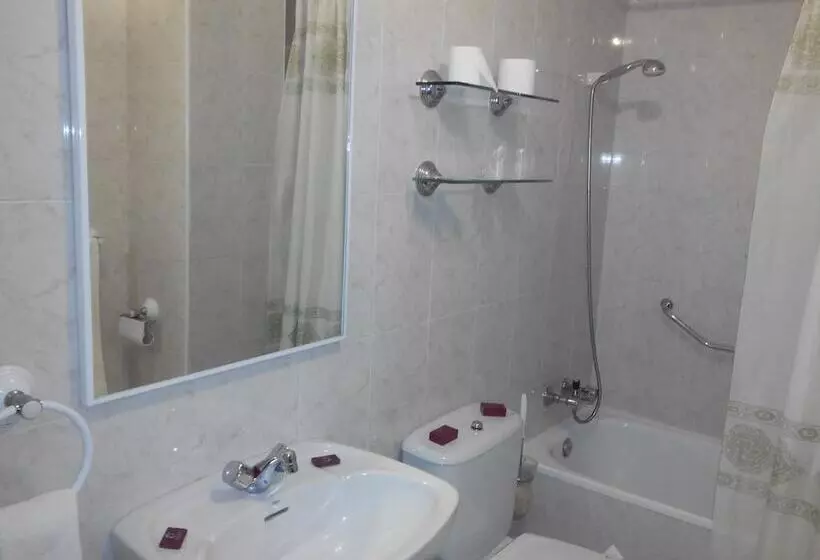 Отель Tierra De La Reina