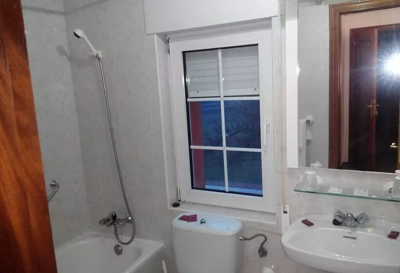 Отель Tierra De La Reina