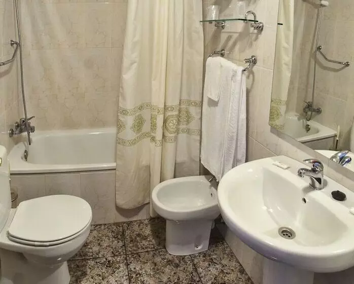 Отель Tierra De La Reina