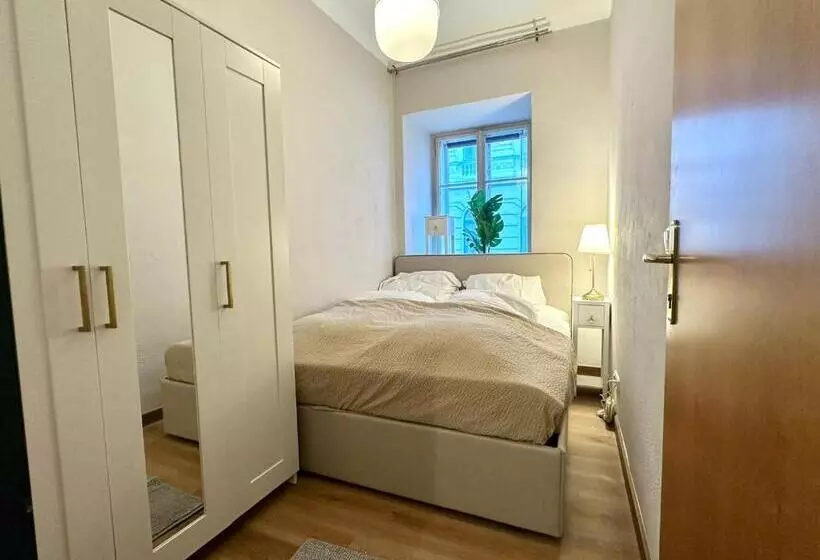 호텔 Very Central Apartments, 5 Min To City Center, No Reception