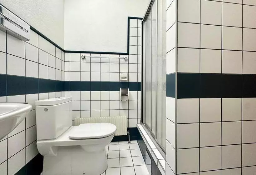 호텔 Very Central Apartments, 5 Min To City Center, No Reception