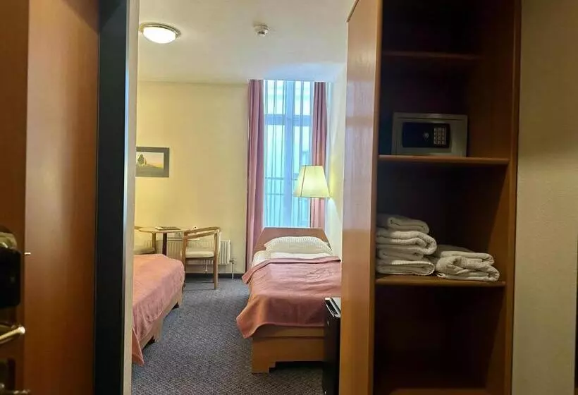 호텔 Very Central Apartments, 5 Min To City Center, No Reception