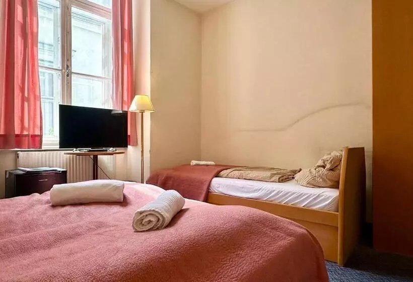 호텔 Very Central Apartments, 5 Min To City Center, No Reception