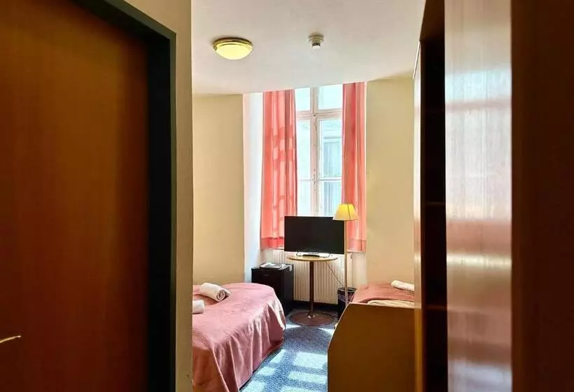 호텔 Very Central Apartments, 5 Min To City Center, No Reception