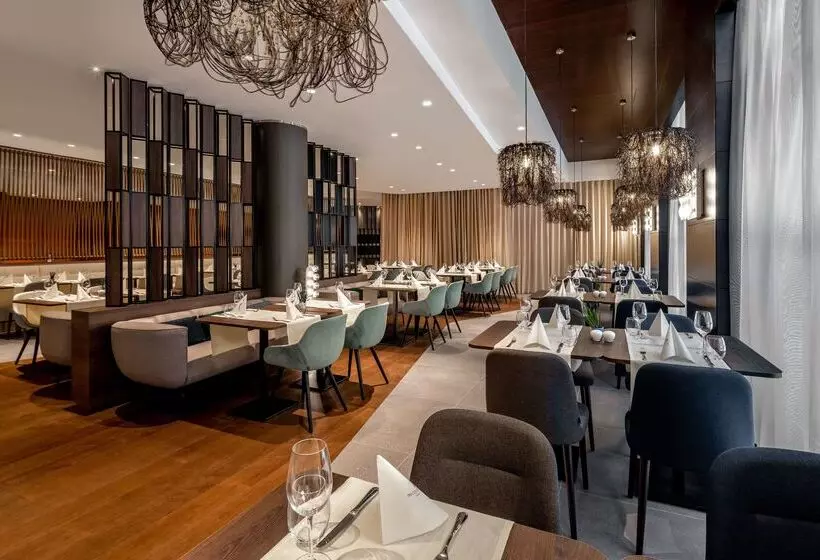 هتل NH Collection Salzburg City