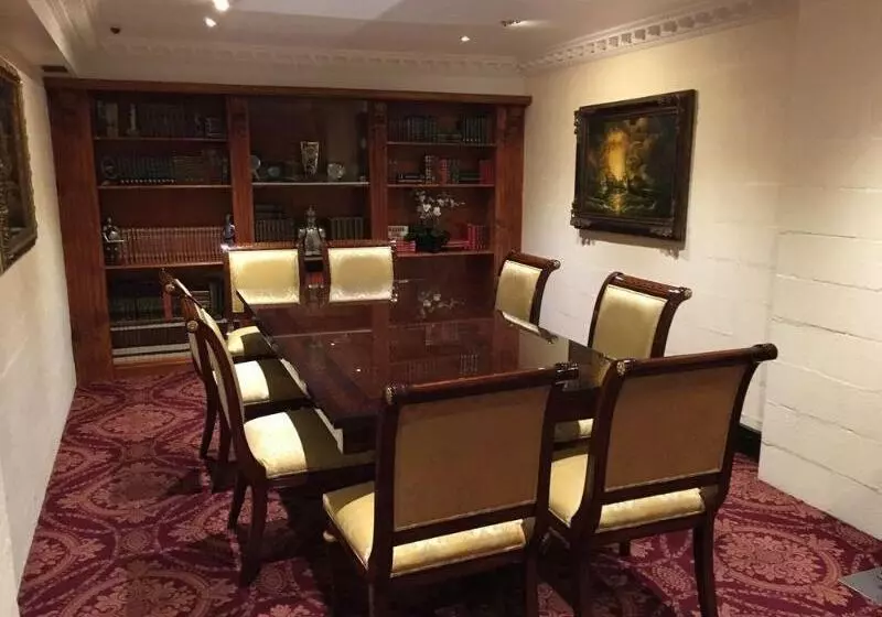 فندق على الطريق Albury Manor House