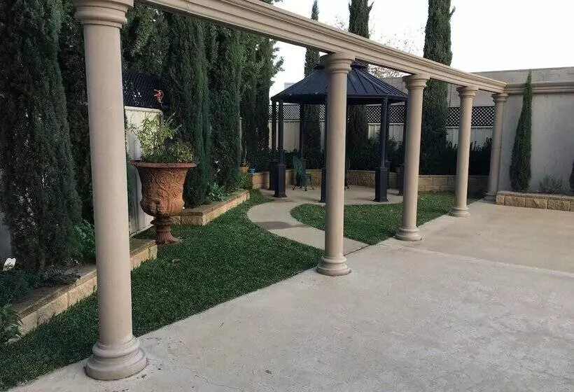 فندق على الطريق Albury Manor House