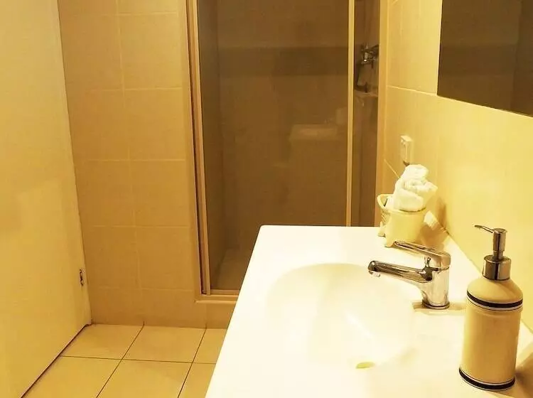 בית מלון כפרי Edinburgh Motor Inn