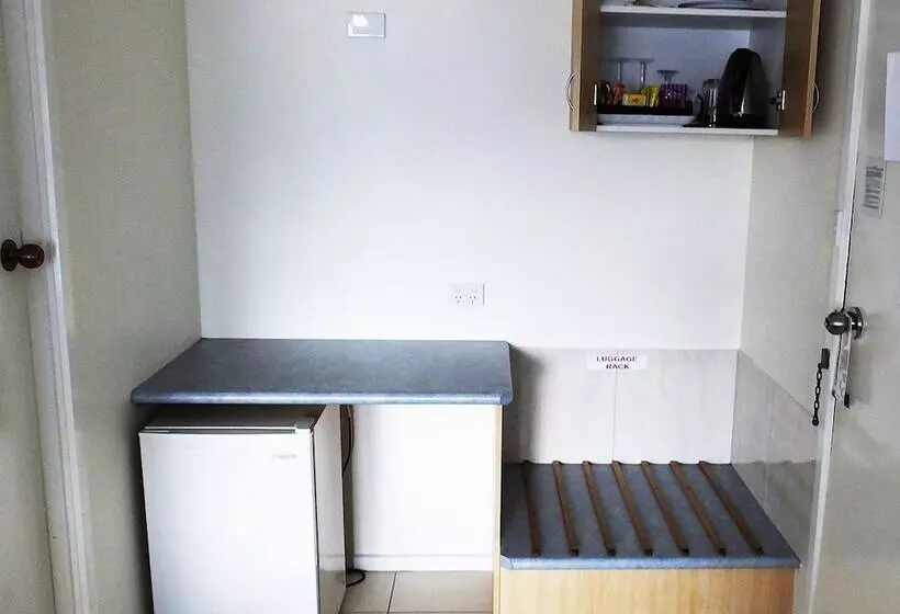 בית מלון כפרי Edinburgh Motor Inn