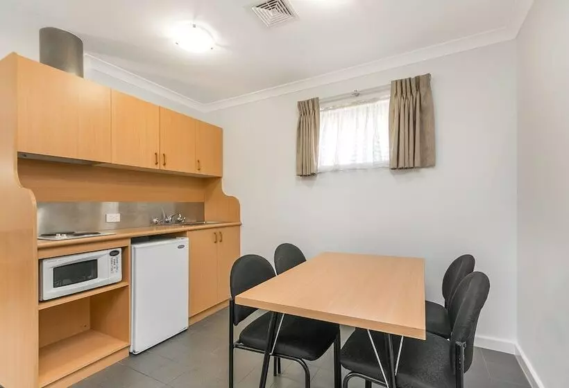 فندق Flag Motor Lodge