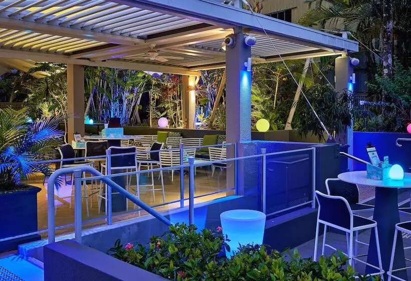 Hotel Cairns Harbourside