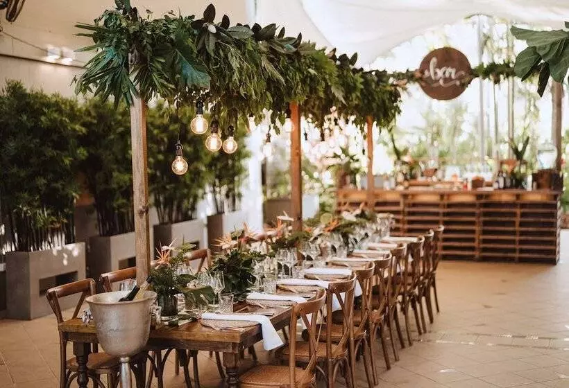 Hotel Cairns Harbourside