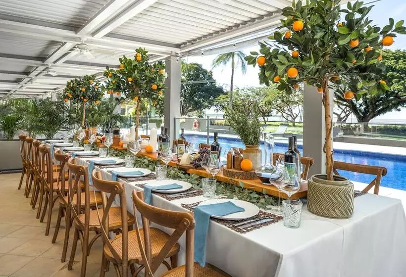 Hotel Cairns Harbourside