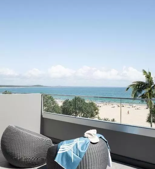 Отель Netanya Noosa Beachfront Resort