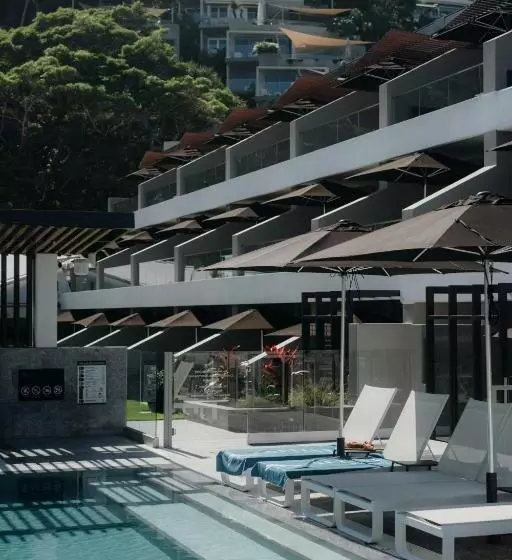 Отель Netanya Noosa Beachfront Resort