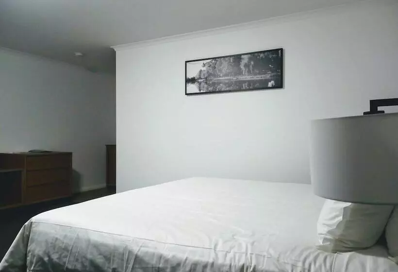 בית מלון כפרי Winning Post Motor Inn