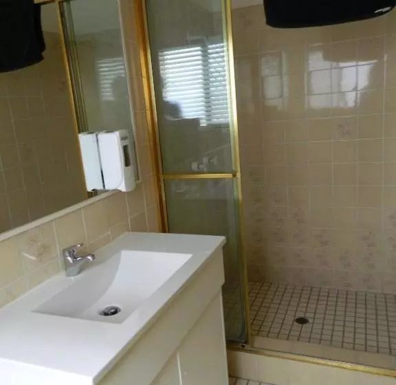 Miami Shore Apartments & Motel