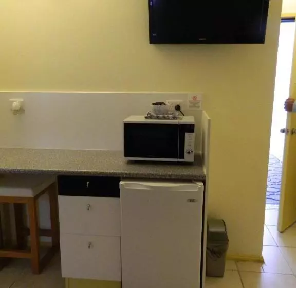 Miami Shore Apartments & Motel