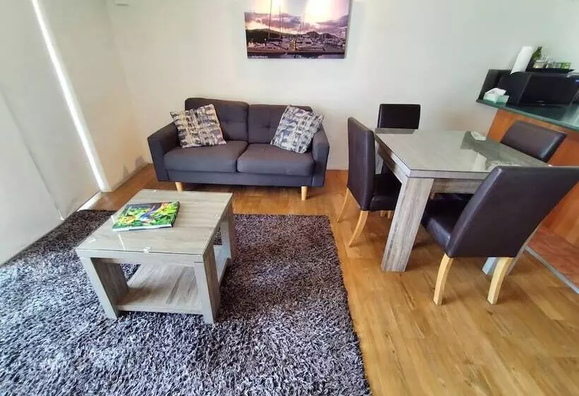 Reef Gateway Apartments