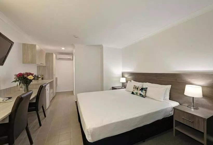 Smart Motels Bert Hinkler