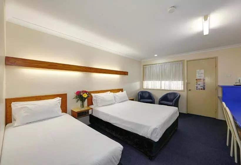 Smart Motels Bert Hinkler