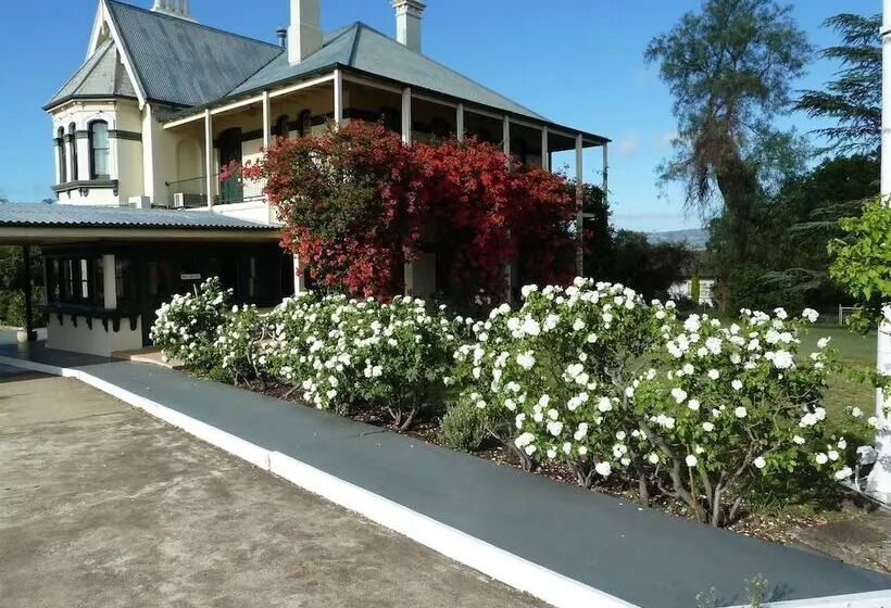 호텔 Airlie House Motor Inn