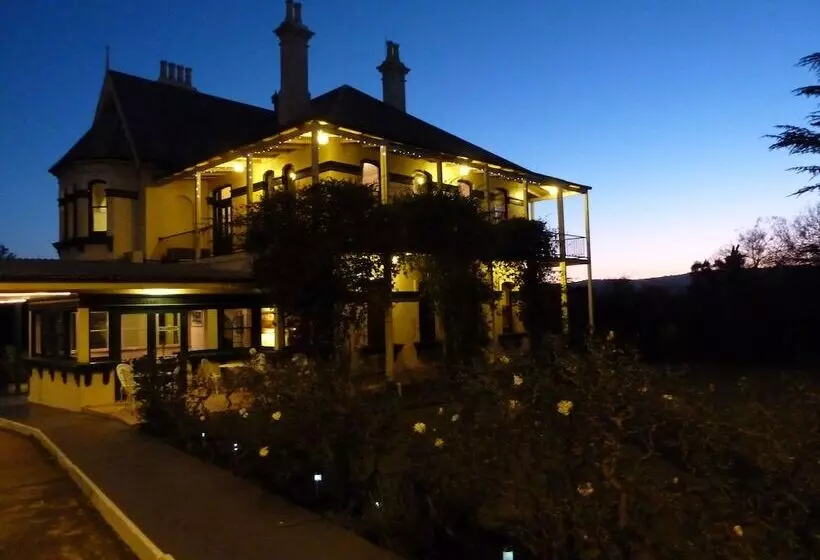 호텔 Airlie House Motor Inn