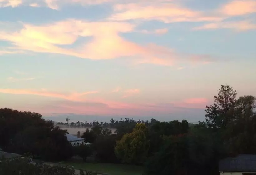 호텔 Airlie House Motor Inn