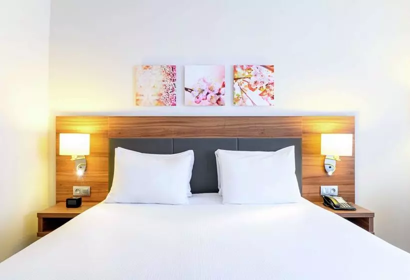 هتل Hilton Garden Inn Brussels City Centre