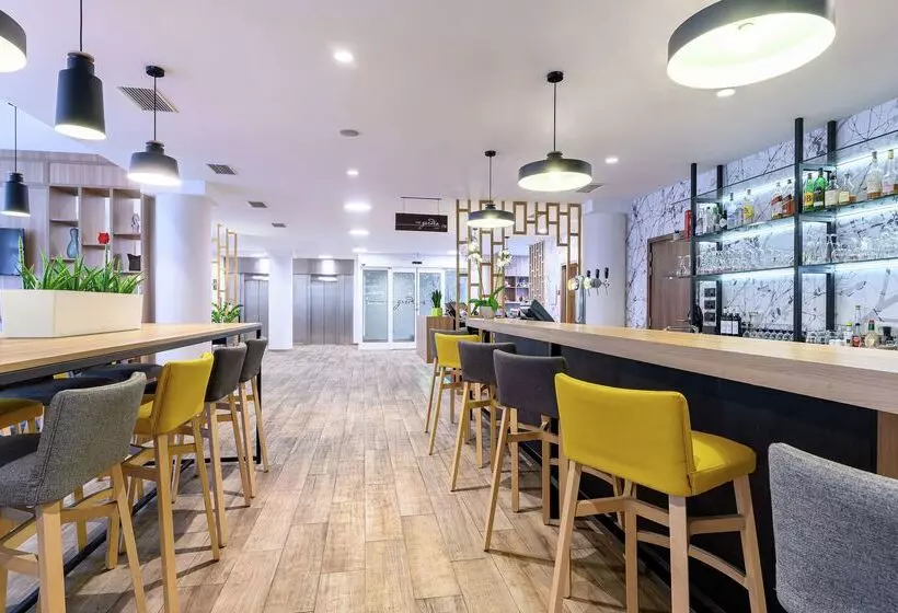 هتل Hilton Garden Inn Brussels City Centre